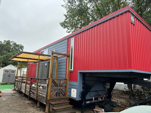 Charleston - 8.5' x 38' Gooseneck THOW - 1 bed, 1 bath, 323 sqft in Athens, Texas